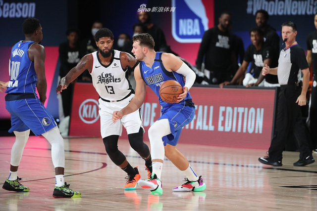 全民热议的 全民热议的