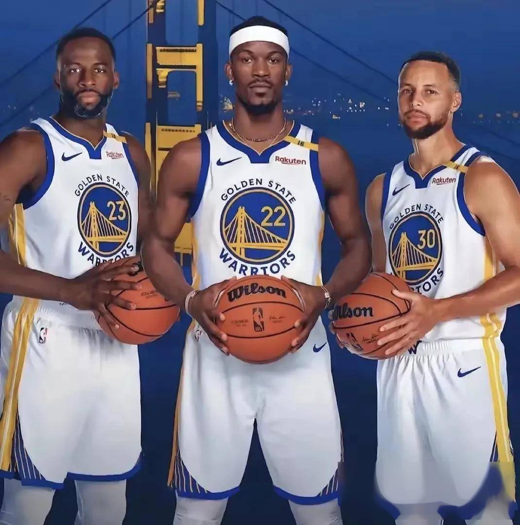 2对4后卫 2对4后卫